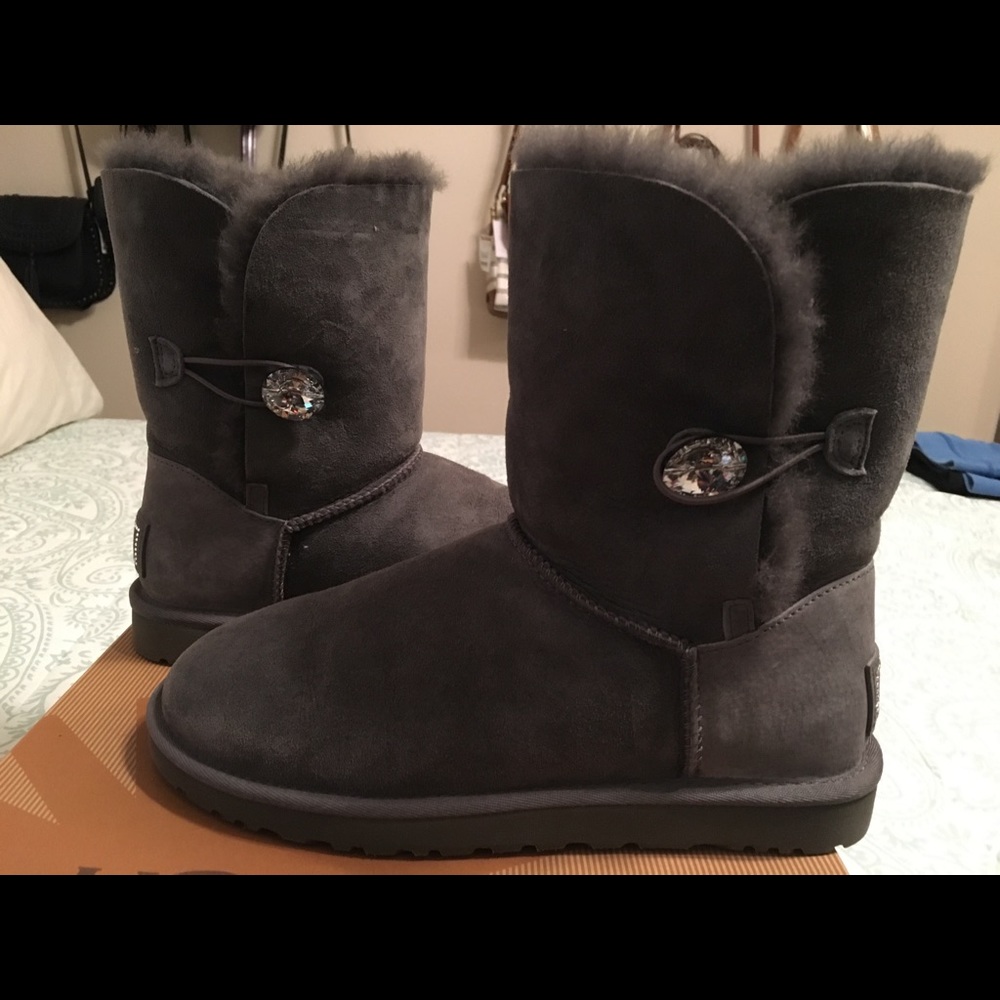 UUG Boots size 9